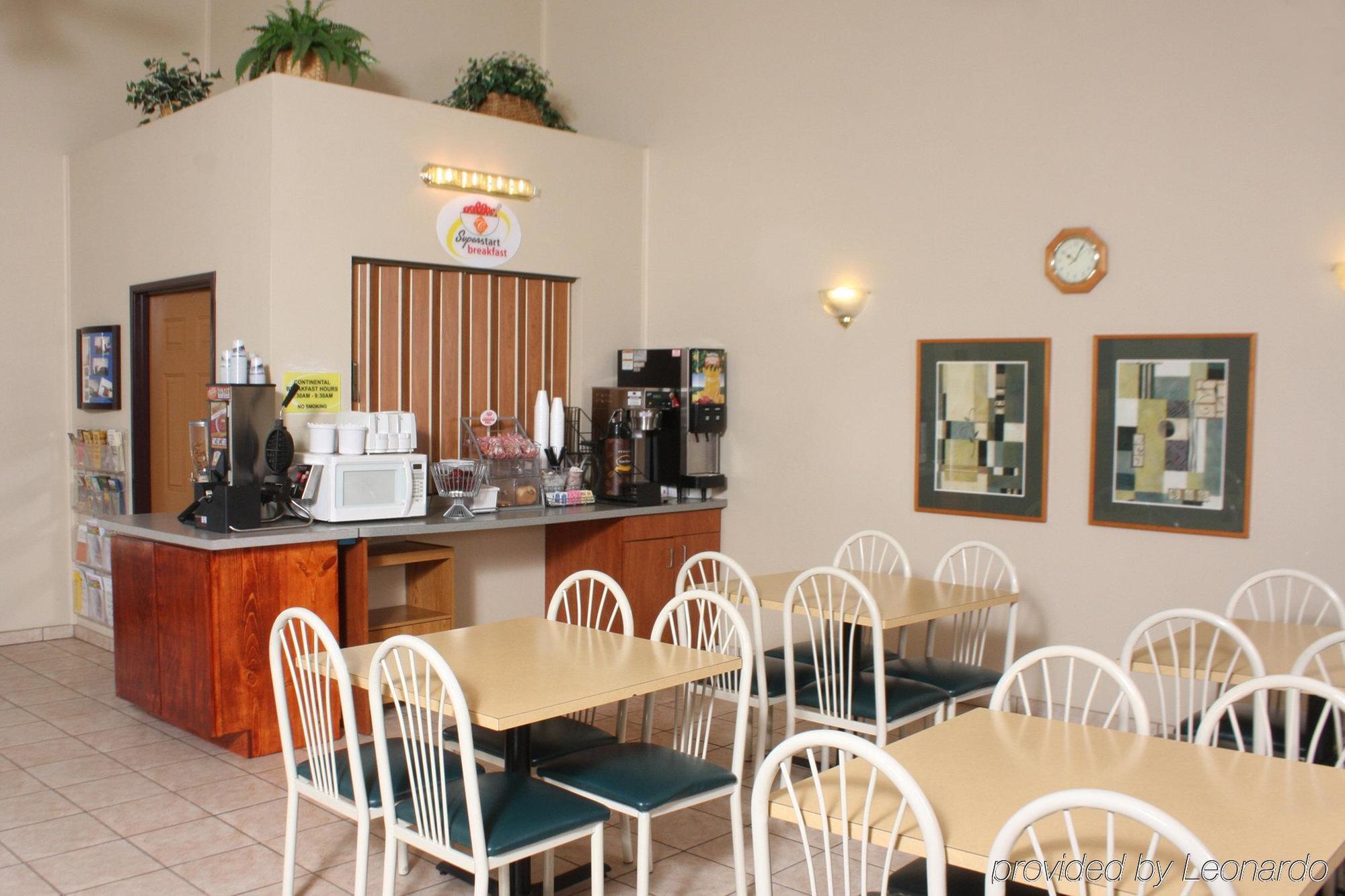 Centerstone Inn & Suites Carlyle Extérieur photo