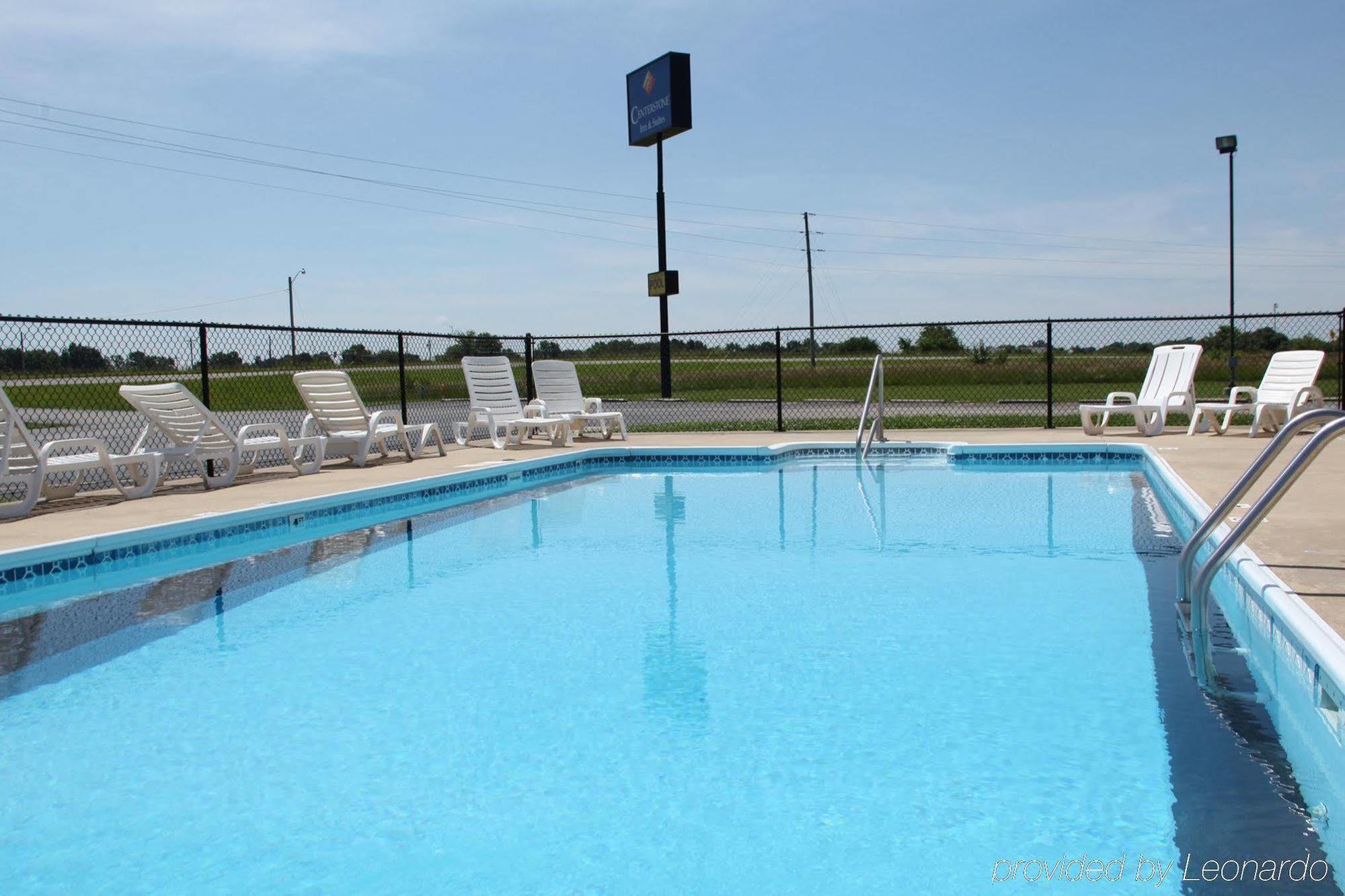 Centerstone Inn & Suites Carlyle Extérieur photo