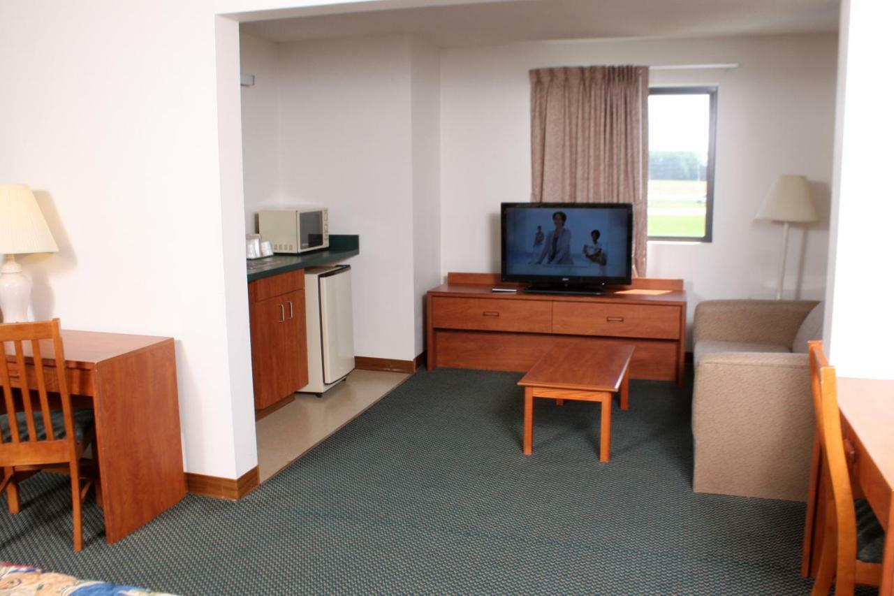 Centerstone Inn & Suites Carlyle Extérieur photo